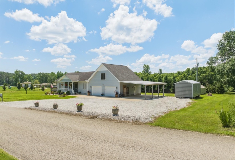 198 YARBRO HARBOR DR, Decaturville, Tennessee 38329, 3 Bedroom Bedrooms, 11 Room Rooms,3 BathroomBathrooms,Residential,For Sale,YARBRO HARBOR,0,10218557