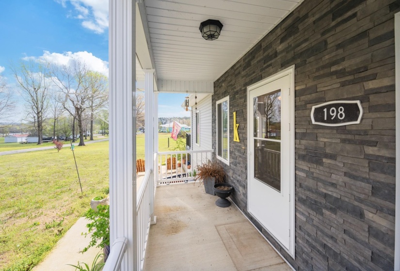 198 YARBRO HARBOR DR, Decaturville, Tennessee 38329, 3 Bedroom Bedrooms, 11 Room Rooms,3 BathroomBathrooms,Residential,For Sale,YARBRO HARBOR,0,10218557