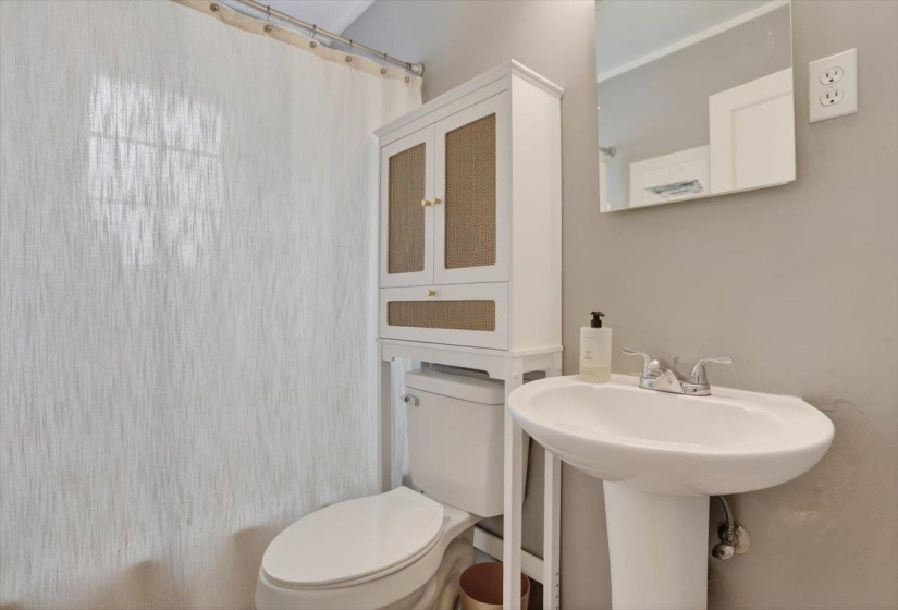 404 REESE ST, Memphis, Tennessee 38111, 3 Bedroom Bedrooms, 7 Room Rooms,2 BathroomBathrooms,Residential,For Sale,REESE,0,10218562