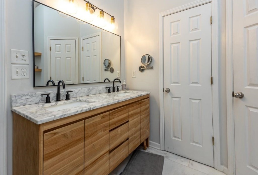 1290 ISLE POINTE DR, Memphis, Tennessee 38103, 3 Bedrooms Bedrooms, 6 Rooms Rooms,2.1 BathroomsBathrooms,Residential,For Sale,ISLE POINTE,10218564