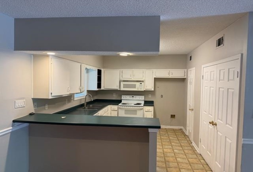 3722 FERN RIDGE RD, Memphis, Tennessee 38115, 2 Bedrooms Bedrooms, 5 Rooms Rooms,2.1 BathroomsBathrooms,Residential,For Sale,FERN RIDGE,10218574