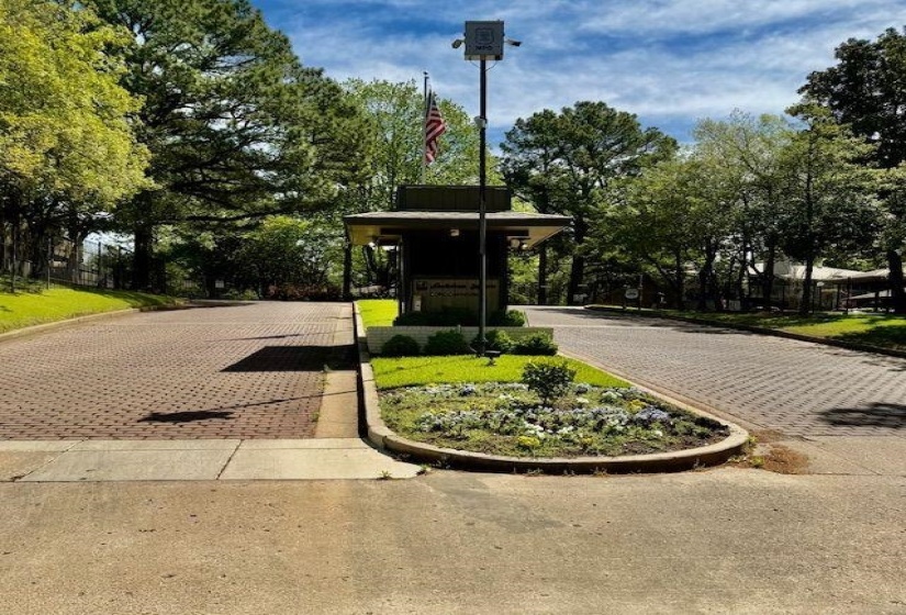806 THISTLEDOWN DR, Memphis, Tennessee 38117, 2 Bedroom Bedrooms, 5 Room Rooms,1.1 BathroomBathrooms,Residential,For Sale,THISTLEDOWN,0,10218585