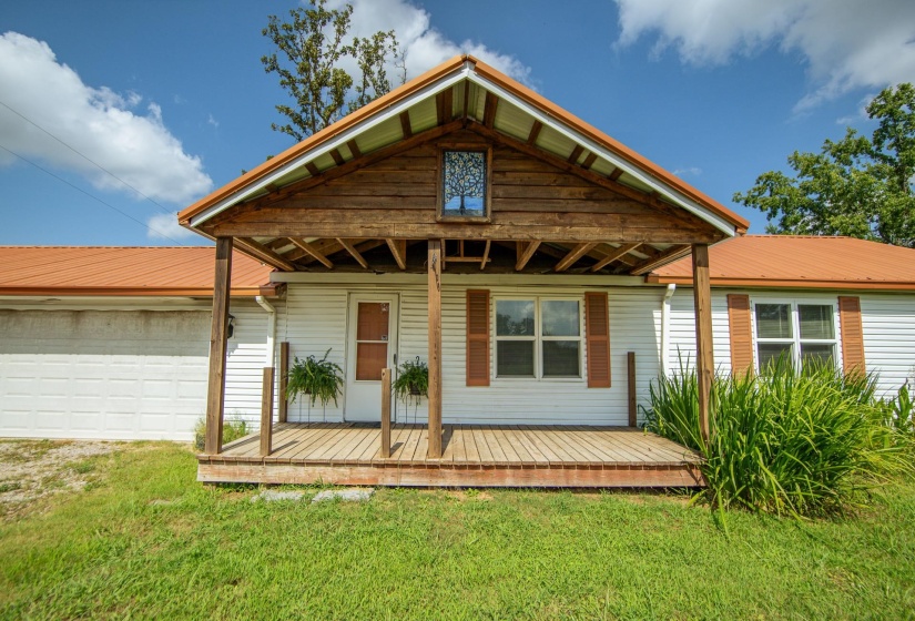 5115 226 HWY, Savannah, Tennessee 38372, 2 Bedrooms Bedrooms, 5 Rooms Rooms,1 BathroomBathrooms,Residential,For Sale,226,10202109