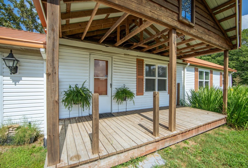 5115 226 HWY, Savannah, Tennessee 38372, 2 Bedrooms Bedrooms, 5 Rooms Rooms,1 BathroomBathrooms,Residential,For Sale,226,10202109