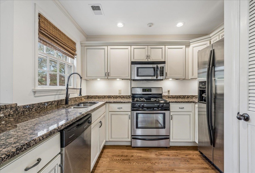 211 DILLE PL, Memphis, Tennessee 38111, 3 Bedroom Bedrooms, 3 Room Rooms,1.1 BathroomBathrooms,Residential,For Sale,DILLE,0,10217324