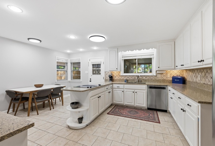 1247 YORKSHIRE CV, Memphis, Tennessee 38119, 4 Bedroom Bedrooms, 7 Room Rooms,2.1 BathroomBathrooms,Residential,For Sale,YORKSHIRE,0,10218622