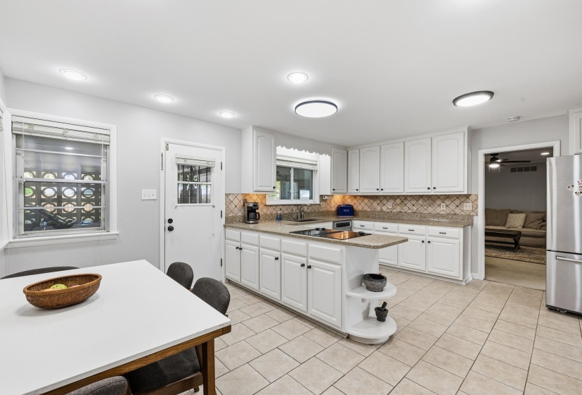 1247 YORKSHIRE CV, Memphis, Tennessee 38119, 4 Bedroom Bedrooms, 7 Room Rooms,2.1 BathroomBathrooms,Residential,For Sale,YORKSHIRE,0,10218622