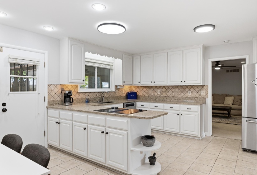 1247 YORKSHIRE CV, Memphis, Tennessee 38119, 4 Bedroom Bedrooms, 7 Room Rooms,2.1 BathroomBathrooms,Residential,For Sale,YORKSHIRE,0,10218622