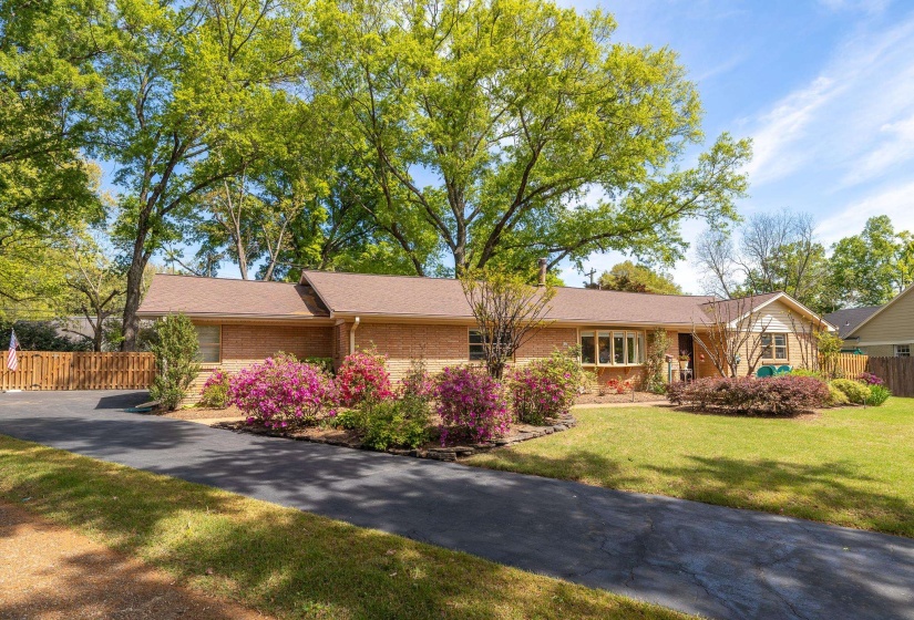 1247 YORKSHIRE CV, Memphis, Tennessee 38119, 4 Bedroom Bedrooms, 7 Room Rooms,2.1 BathroomBathrooms,Residential,For Sale,YORKSHIRE,0,10218622