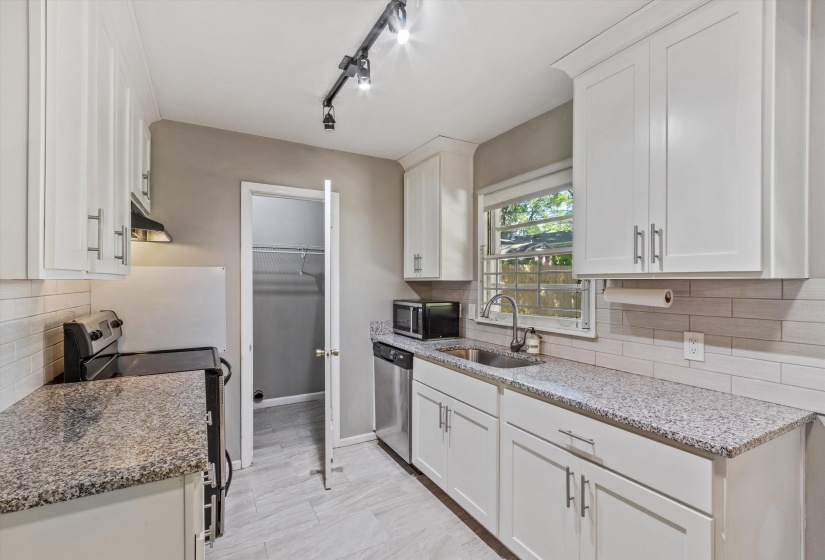 1450 WALTON RD, Memphis, Tennessee 38117, 2 Bedrooms Bedrooms, 6 Rooms Rooms,1 BathroomBathrooms,Residential,For Sale,WALTON,10218655