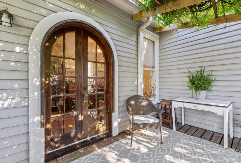 2094 CARR AVE, Memphis, Tennessee 38104, 2 Bedroom Bedrooms, 5 Room Rooms,1 BathroomBathrooms,Residential,For Sale,CARR,0,10218657
