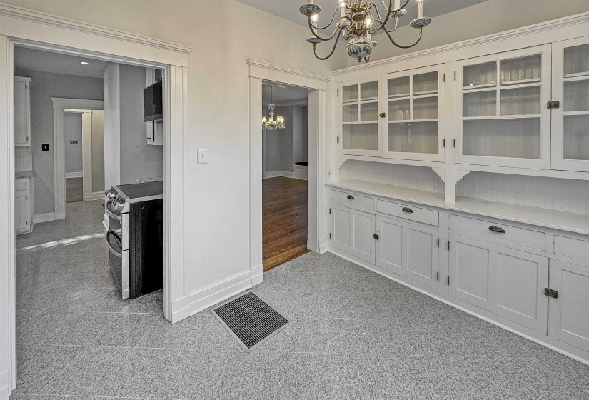 1867 COWDEN AVE, Memphis, Tennessee 38104, 3 Bedrooms Bedrooms, 8 Rooms Rooms,2.1 BathroomsBathrooms,Residential,For Sale,COWDEN,10218680