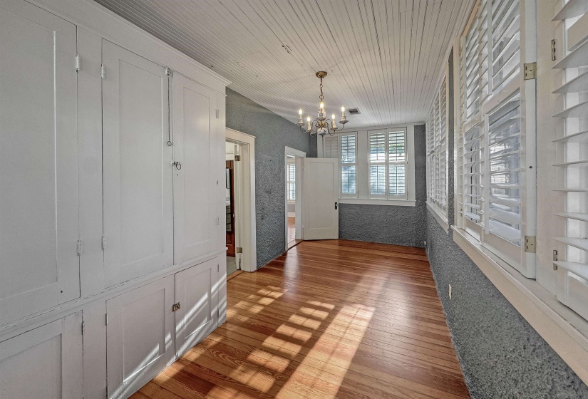 1867 COWDEN AVE, Memphis, Tennessee 38104, 3 Bedrooms Bedrooms, 8 Rooms Rooms,2.1 BathroomsBathrooms,Residential,For Sale,COWDEN,10218680