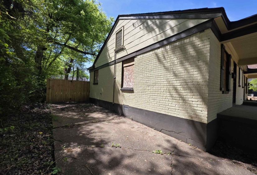 1657 SOUTHERN AVE, Memphis, Tennessee 38114, 1 Bedroom Bedrooms, ,1 BathroomBathrooms,Duplexes,For Sale,SOUTHERN,10218700