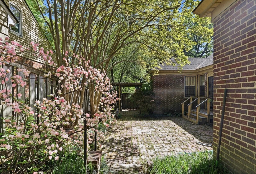 710 ROSEMARY LN, Memphis, Tennessee 38104, 2 Bedrooms Bedrooms, 7 Rooms Rooms,1 BathroomBathrooms,Residential,For Sale,ROSEMARY,10218684