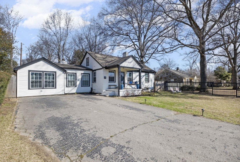 4120 VILLAGE RD, Memphis, Tennessee 38117, 3 Bedroom Bedrooms, 3 Room Rooms,2 BathroomBathrooms,Residential,For Sale,VILLAGE,0,10218687