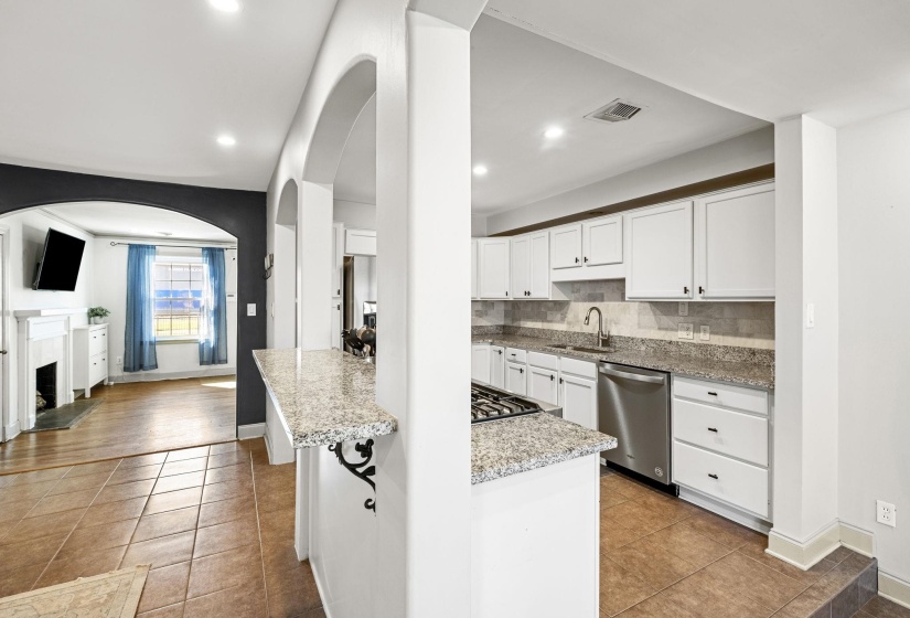 4120 VILLAGE RD, Memphis, Tennessee 38117, 3 Bedroom Bedrooms, 3 Room Rooms,2 BathroomBathrooms,Residential,For Sale,VILLAGE,0,10218687