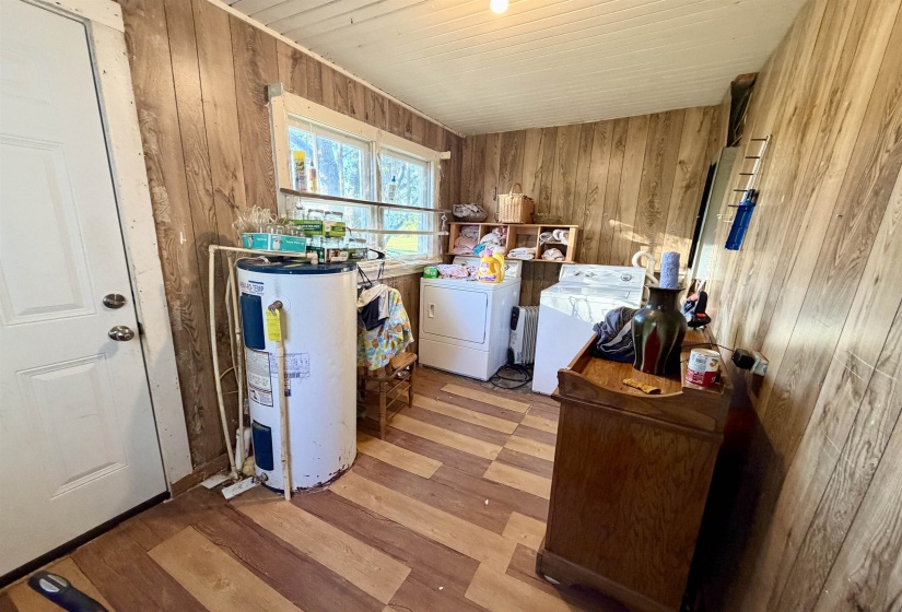1527 LEAPWOOD ENVILLE RD, Adamsville, Tennessee 38310-4739, 3 Bedrooms Bedrooms, 7 Rooms Rooms,2 BathroomsBathrooms,Residential,For Sale,LEAPWOOD ENVILLE,10218691