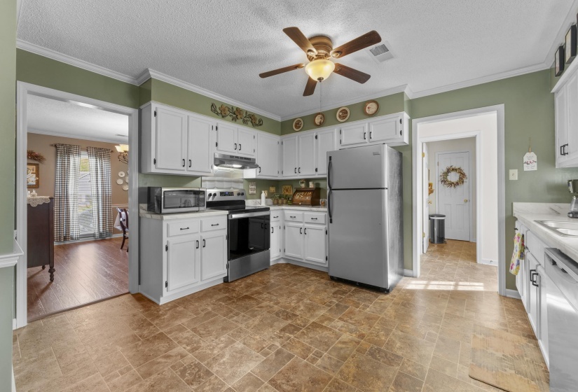 700 LANCELOT LN, Collierville, Tennessee 38017, 4 Bedroom Bedrooms, 8 Room Rooms,2.1 BathroomBathrooms,Residential,For Sale,LANCELOT,0,10218696