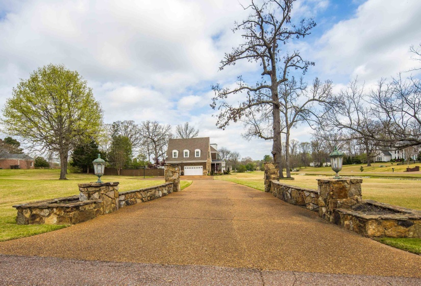 1245 AUBURN WOODS DR, Unincorporated, Tennessee 38017, 5 Bedroom Bedrooms, 12 Room Rooms,3.1 BathroomBathrooms,Residential,For Sale,AUBURN WOODS,0,10218699