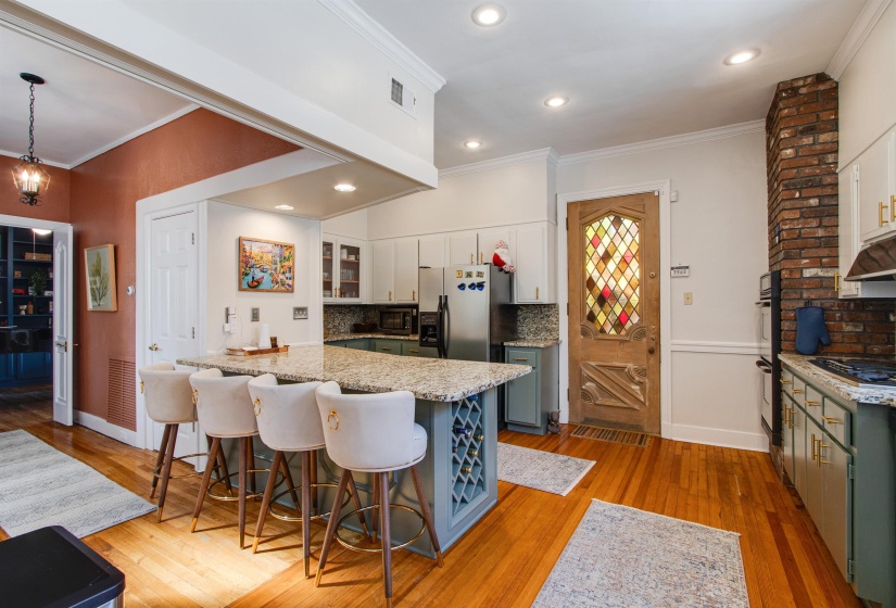 711 MCLEAN BLVD, Memphis, Tennessee 38104, 3 Bedrooms Bedrooms, 7 Rooms Rooms,3 BathroomsBathrooms,Residential,For Sale,MCLEAN,10218715