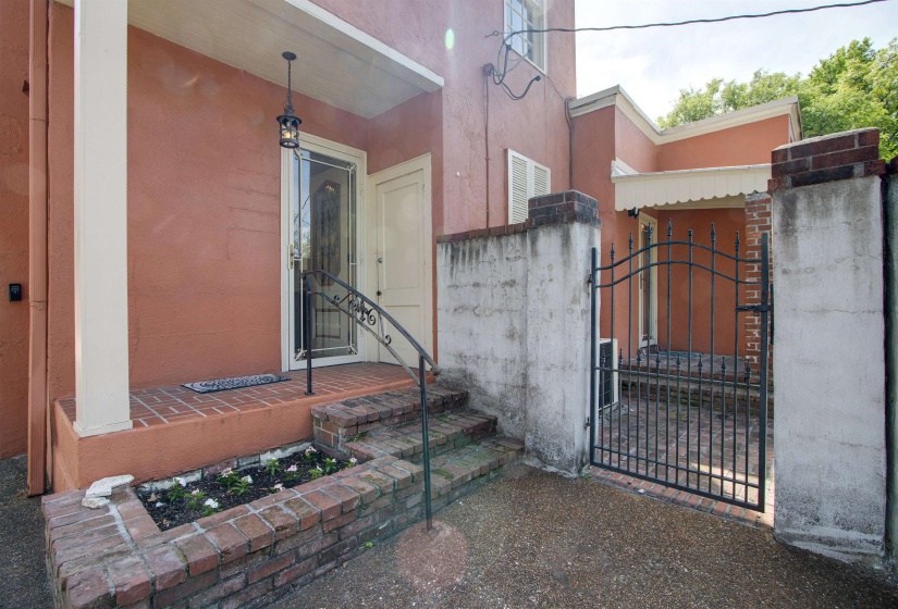 711 MCLEAN BLVD, Memphis, Tennessee 38104, 3 Bedrooms Bedrooms, 7 Rooms Rooms,3 BathroomsBathrooms,Residential,For Sale,MCLEAN,10218715