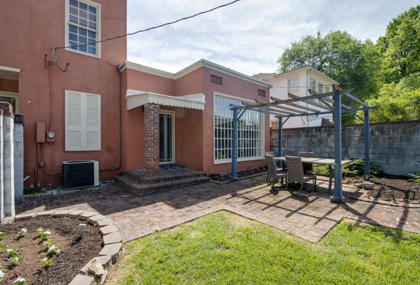 711 MCLEAN BLVD, Memphis, Tennessee 38104, 3 Bedrooms Bedrooms, 7 Rooms Rooms,3 BathroomsBathrooms,Residential,For Sale,MCLEAN,10218715