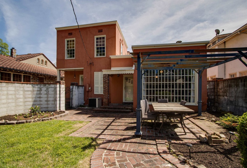 711 MCLEAN BLVD, Memphis, Tennessee 38104, 3 Bedrooms Bedrooms, 7 Rooms Rooms,3 BathroomsBathrooms,Residential,For Sale,MCLEAN,10218715