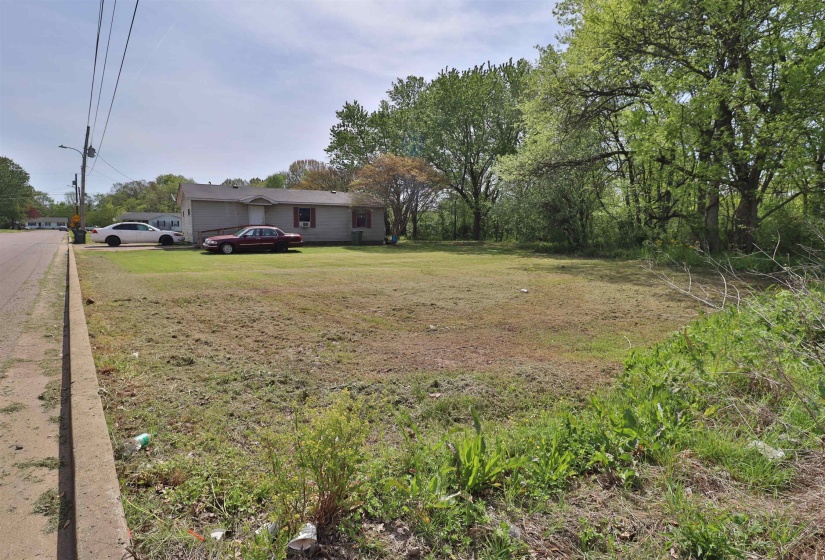 319 WAYNE AVE, Ripley, Tennessee 38063, 1 Bedroom Bedrooms, ,1 BathroomBathrooms,Duplexes,For Sale,WAYNE,10218774