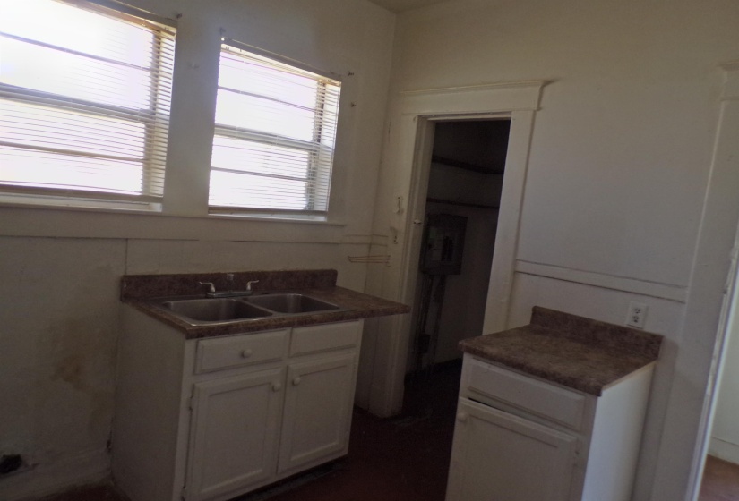 1248 GREENWOOD ST, Memphis, Tennessee 38106, 3 Bedrooms Bedrooms, 6 Rooms Rooms,1 BathroomBathrooms,Rental Properties,For Sale,GREENWOOD,10218778