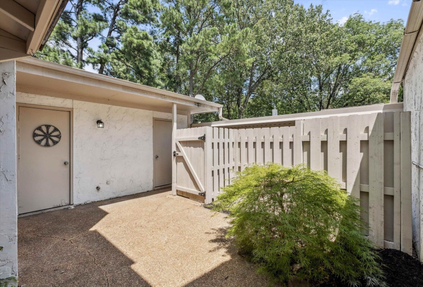 Property entrance featuring a gate and stucco siding