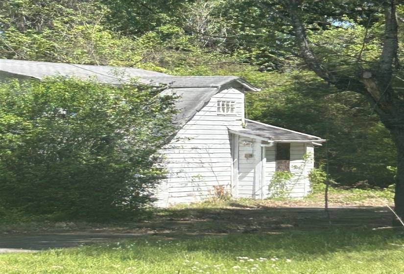 View of outbuilding featuring a wooded view