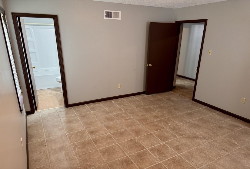 3084 GREENBRANCH DR, Memphis, Tennessee 38118, 3 Bedrooms Bedrooms, 5 Rooms Rooms,2 BathroomsBathrooms,Rental Properties,For Sale,GREENBRANCH,10218840