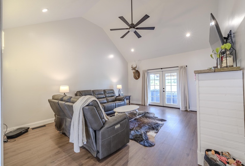 4970 57 HWY, Michie, Tennessee 38357, 3 Bedroom Bedrooms, 10 Room Rooms,2 BathroomBathrooms,Residential,For Sale,57,0,10218852