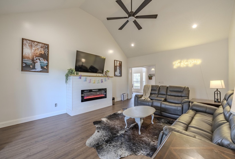4970 57 HWY, Michie, Tennessee 38357, 3 Bedroom Bedrooms, 10 Room Rooms,2 BathroomBathrooms,Residential,For Sale,57,0,10218852