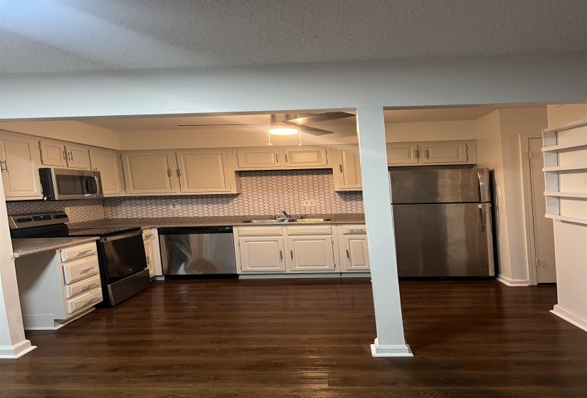 4037 GRAHAM OAKS COURT CT, Memphis, Tennessee 38122, 3 Bedroom Bedrooms, 6 Room Rooms,2.1 BathroomBathrooms,Residential,For Sale,GRAHAM OAKS COURT,0,10193818
