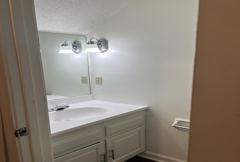 4037 GRAHAM OAKS COURT CT, Memphis, Tennessee 38122, 3 Bedroom Bedrooms, 6 Room Rooms,2.1 BathroomBathrooms,Residential,For Sale,GRAHAM OAKS COURT,0,10193818