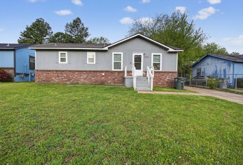 Ranch-style house with brick siding