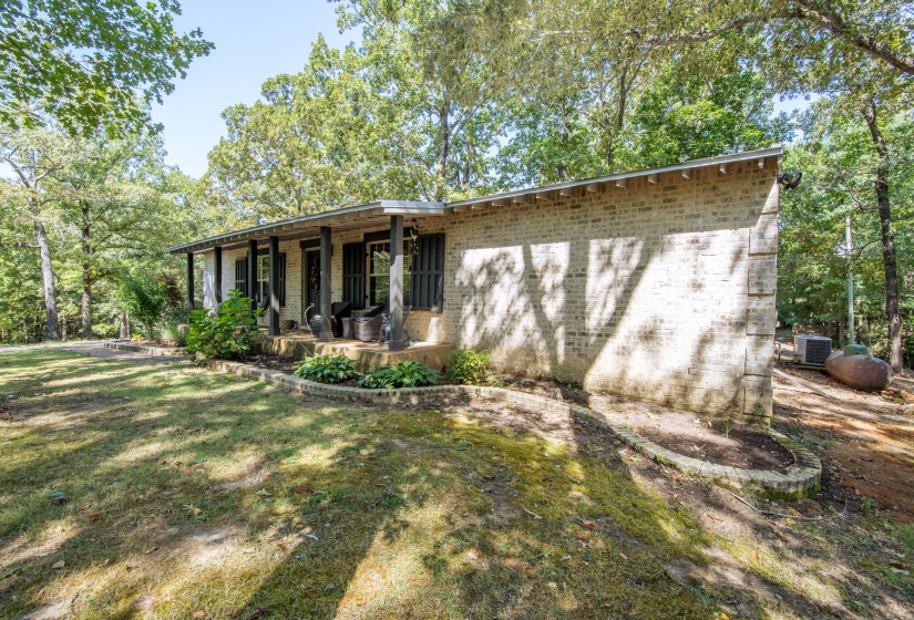 2395 POCAHONTAS RD, Pocahontas, Tennessee 38061-5537, 3 Bedrooms Bedrooms, 8 Rooms Rooms,2 BathroomsBathrooms,Residential,For Sale,POCAHONTAS,10218873