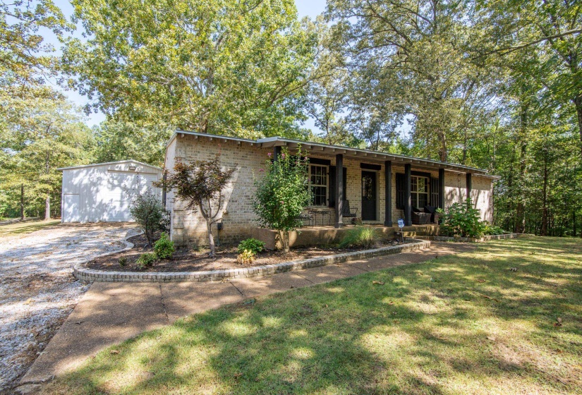 2395 POCAHONTAS RD, Pocahontas, Tennessee 38061-5537, 3 Bedrooms Bedrooms, 8 Rooms Rooms,2 BathroomsBathrooms,Residential,For Sale,POCAHONTAS,10218873