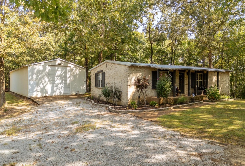 2395 POCAHONTAS RD, Pocahontas, Tennessee 38061-5537, 3 Bedrooms Bedrooms, 8 Rooms Rooms,2 BathroomsBathrooms,Residential,For Sale,POCAHONTAS,10218873