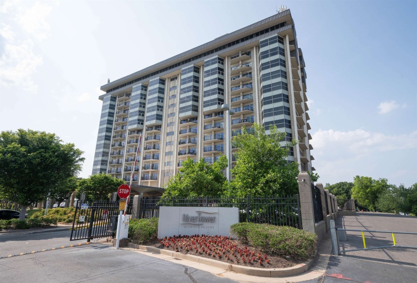 View of apartment building / complex