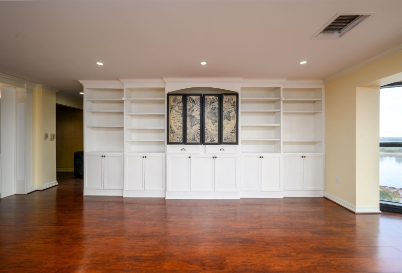 655 RIVERSIDE DR, Memphis, Tennessee 38103, 2 Bedrooms Bedrooms, 5 Rooms Rooms,2 BathroomsBathrooms,Residential,For Sale,RIVERSIDE,10218885