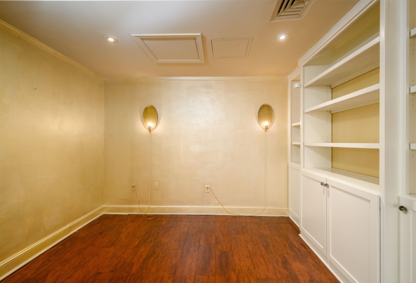 655 RIVERSIDE DR, Memphis, Tennessee 38103, 2 Bedrooms Bedrooms, 5 Rooms Rooms,2 BathroomsBathrooms,Residential,For Sale,RIVERSIDE,10218885