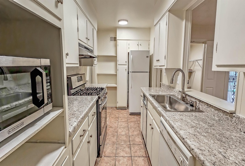 4677 LEATHERWOOD RD, Memphis, Tennessee 38117, 4 Bedrooms Bedrooms, 8 Rooms Rooms,2 BathroomsBathrooms,Residential,For Sale,LEATHERWOOD,10218898