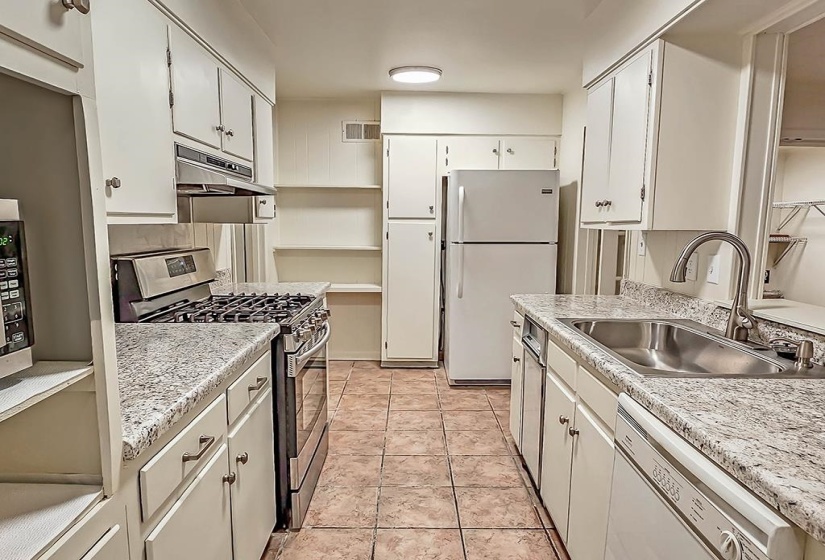 4677 LEATHERWOOD RD, Memphis, Tennessee 38117, 4 Bedrooms Bedrooms, 8 Rooms Rooms,2 BathroomsBathrooms,Residential,For Sale,LEATHERWOOD,10218898