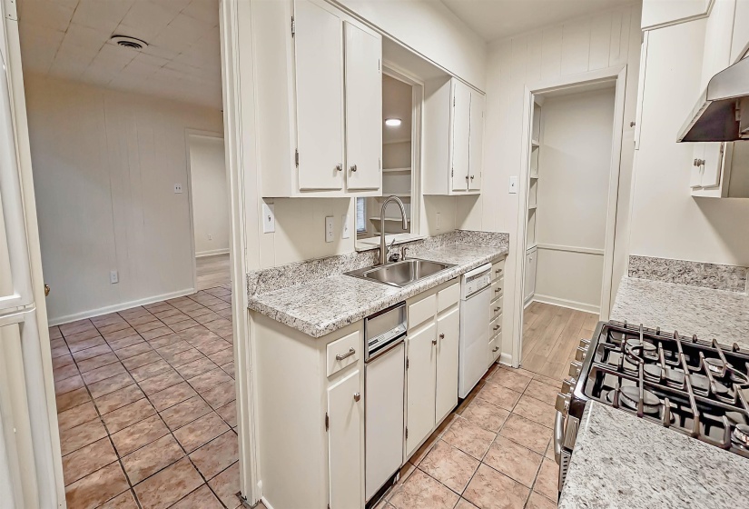 4677 LEATHERWOOD RD, Memphis, Tennessee 38117, 4 Bedrooms Bedrooms, 8 Rooms Rooms,2 BathroomsBathrooms,Residential,For Sale,LEATHERWOOD,10218898