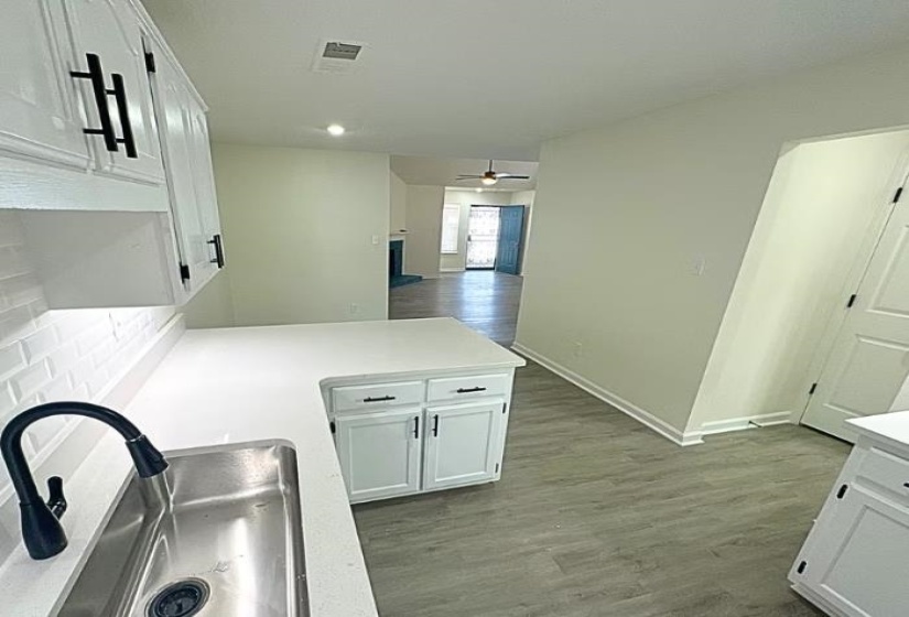 1818 WINSHIP DR, Cordova, Tennessee 38016, 3 Bedroom Bedrooms, 5 Room Rooms,2 BathroomBathrooms,Residential,For Sale,WINSHIP,0,10218939