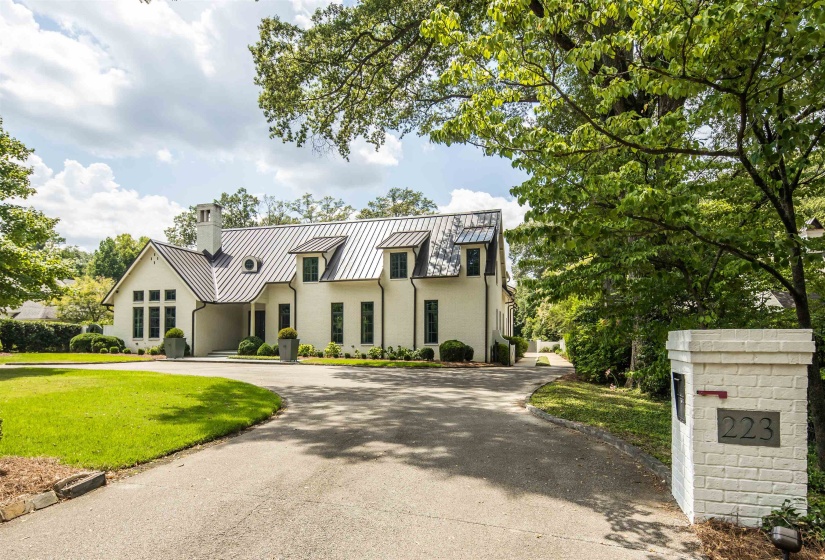 223 CHERRY CIR, Memphis, Tennessee 38117, 6 Bedroom Bedrooms, 15 Room Rooms,6.2 BathroomBathrooms,Residential,For Sale,CHERRY,0,10218983
