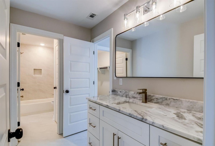 5387 BUTTERCUP LN, Lakeland, Tennessee 38002, 5 Bedroom Bedrooms, 2 Room Rooms,4.1 BathroomBathrooms,Residential,For Sale,BUTTERCUP,0,10219001